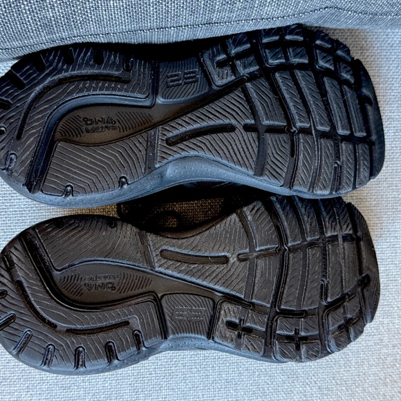 Brooks Adrenaline GTS23  Womens Black Size 6 - No box - See Comments-  FREE SHIP - Picture 13 of 15